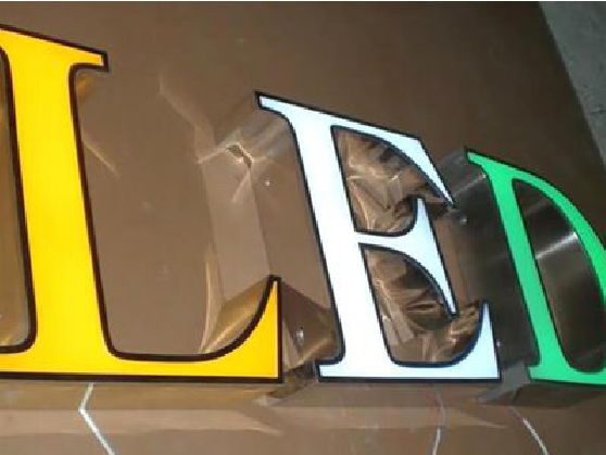 广水市介绍LED招牌的基础知识。